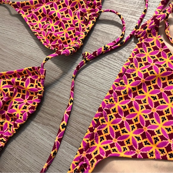 Old Navy Geo-Print Triangle Top String Tie Bikini, L - Picture 3 of 3